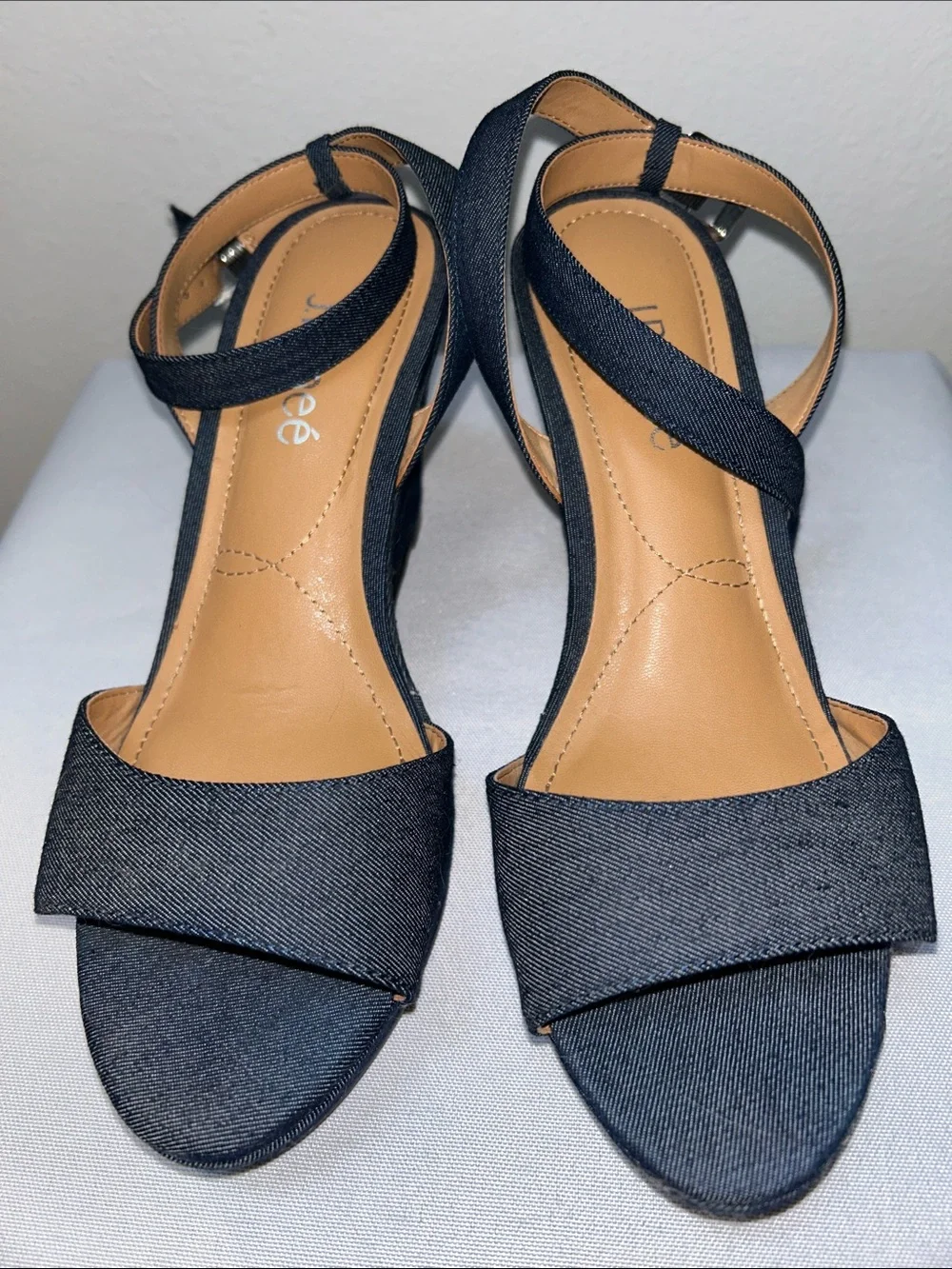 J. Renee EUC White with Toucan Sea Greens Burlap Look Platform Wedge Sz 7.5 Wide